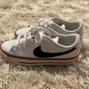 Nike Women’s Court Legacy Size 8